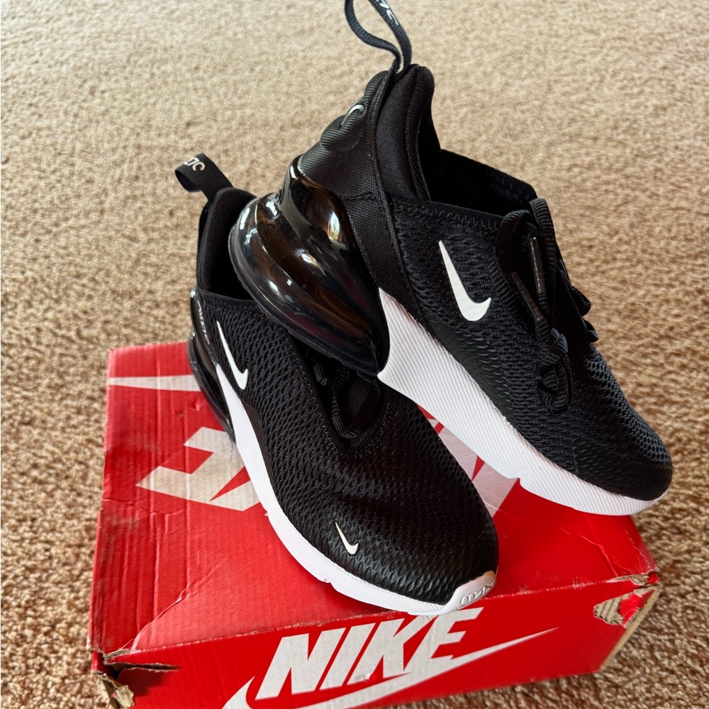 Nike Air Max 270 - Boys Preschool Size 2.5 ***NEVER WORN***